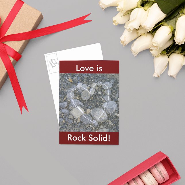 Cartão Postal O amor é Rock Solid (Love is Rock Solid Postcard)