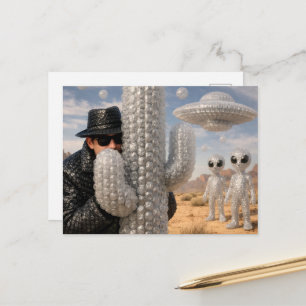 Cartão Postal O espião no deserto com os alienígenas