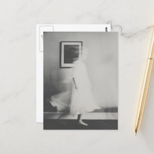 Cartão Postal O Fantasma no corredor