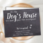 Cartão Postal O Quadro Russo Movimentamos O Cachorro Movendo Ann<br><div class="desc">É a casa dos cães, pagamos a medalha! Deixe o seu melhor amigo anunciar sua jogada com este cartão giro e engraçado de comunicação do cachorro. Personalize com nomes e seu novo endereço. Este anúncio em movimento é um dever para todas as mães de cães, pais de cães e amantes...</div>
