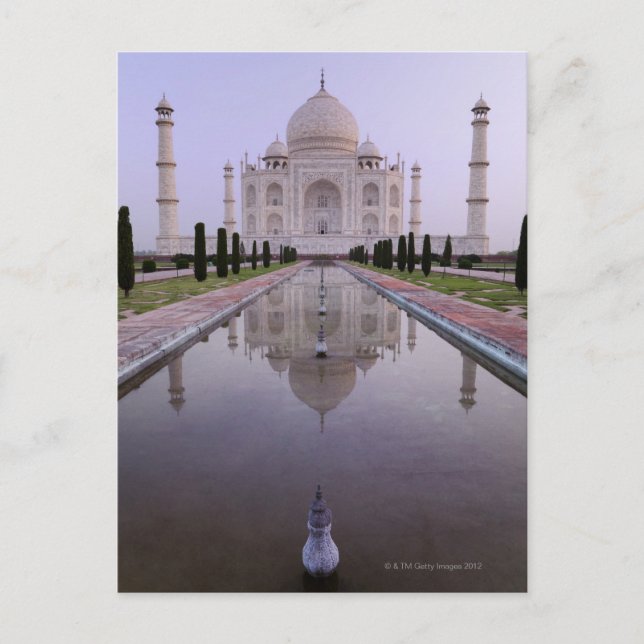 Cartão Postal o Taj Mahal refletiu-se perfeitamente na piscina d (Frente)