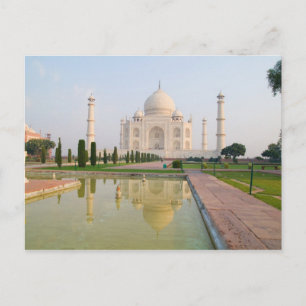Cartão Postal O tranquilo e pacífico Taj Mahal ao nascer do sol,