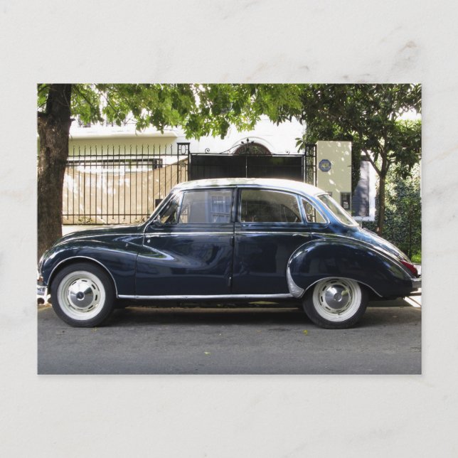 Cartão Postal O velho, mas muito bem guardado carro Audi. (Frente)