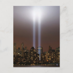 Cartão Postal O World Trade Center homenageia à luz em Nova Iorq
