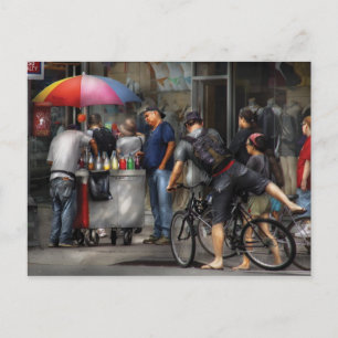 Cartão Postal Obtendo um cone de neve