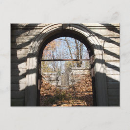 Cartão Postal Olhando através da Ruína