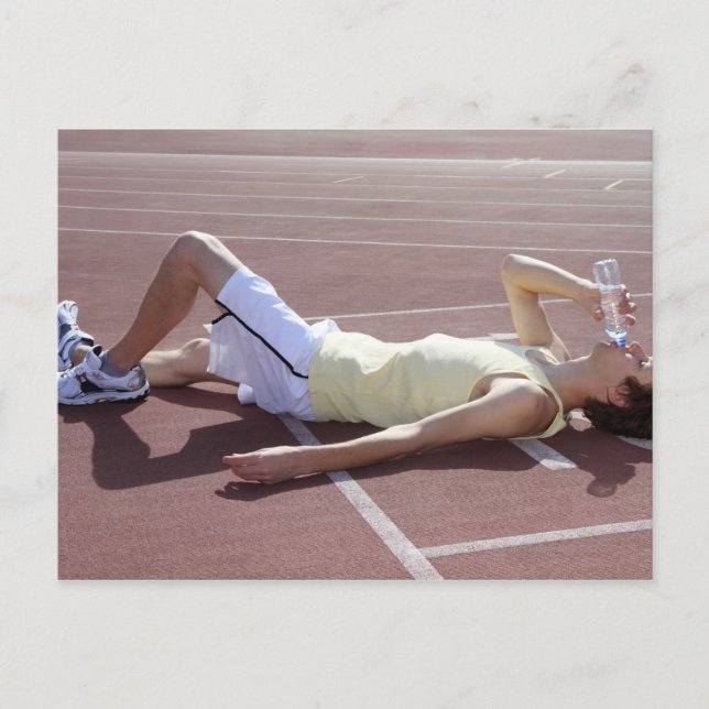 Cartão Postal Olimpiadas 2012 bebendo atleta após a corrida (Frente)