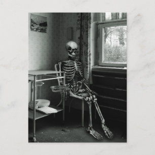 Cartão Postal Oma wartet immer noch auf den Arzt