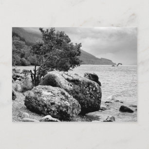 Cartão Postal On the shores of Loch Ness with the monster