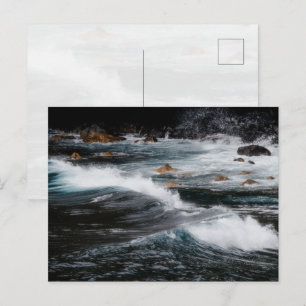 Cartão Postal Ondas do oceano mal-humoradas, foto artística