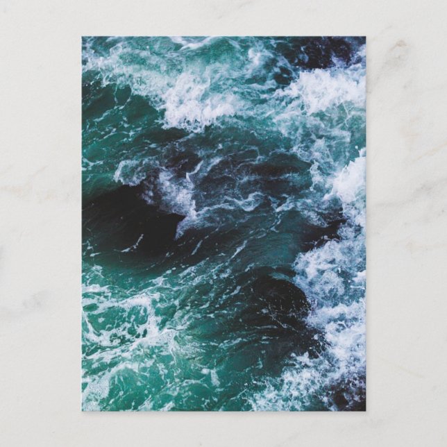 Cartão Postal Ondas que caem no oceano (Frente)