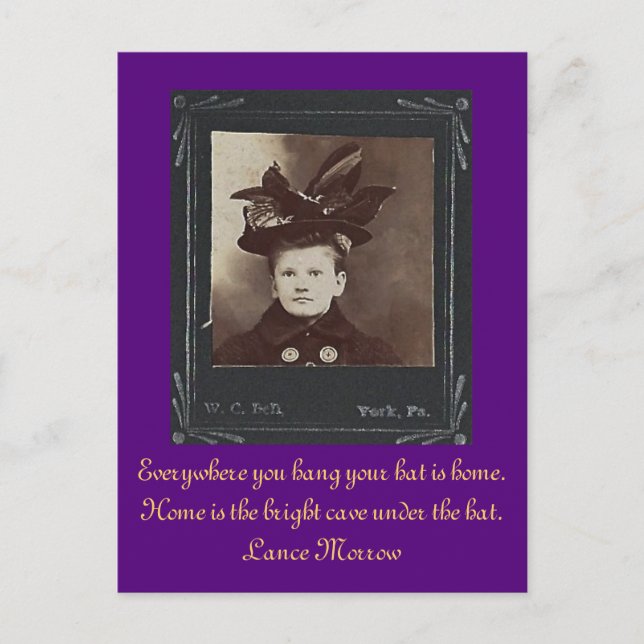 Cartão Postal Onde quer que você pendura seu chapéu está em casa (Frente)