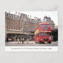 Cartão Postal Ônibus histórico de 73 na Estação Victoria, Londre