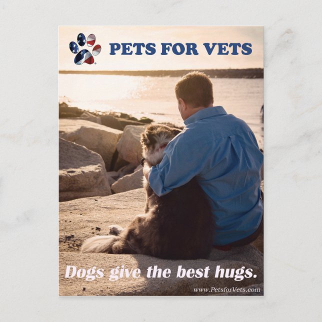 Cartão Postal Os cães dão os melhores abraços. (Frente)