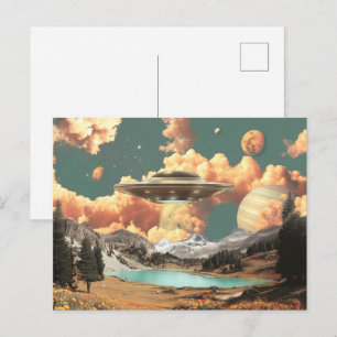 Cartão Postal OVNI Surrealista Acima de Lago de Montanha com Pla