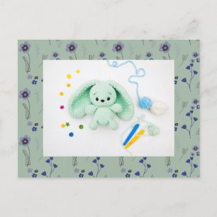 Cartão Postal Padrão Floral e Coelhinho Crochet