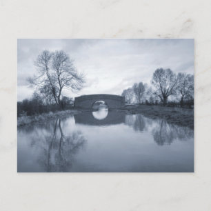 Cartão Postal Paisagem de canal azul de inverno
