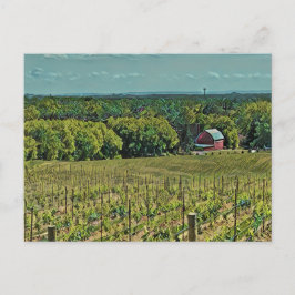 Cartão Postal Paisagem de Fazenda russa com celeiro e vinha