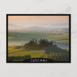 Cartão Postal Paisagem montanhosa da Toscana ao nascer do sol