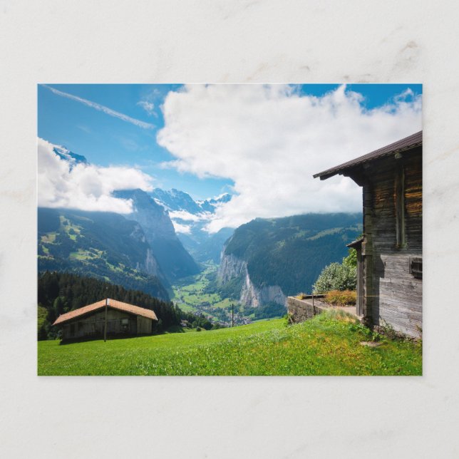 Cartão Postal Paisagem no vale de Lauterbrunnen na Suíça (Frente)