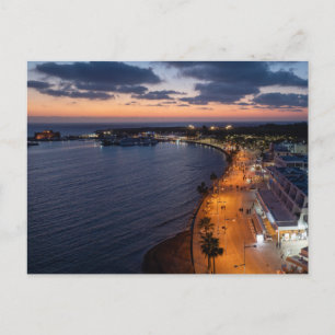 Cartão Postal Paphos seafront e porto à noite