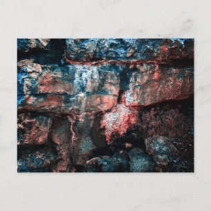 Cartão Postal Parede de Pedra Dramática com Texturas Vermelhas e