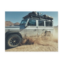 Passagem de 4x4 por estrada de dunas de areia na Á