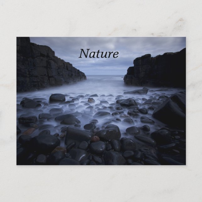 Cartão Postal Pebolhas e Rochas ao longo da costa oceânica Postc (Frente)