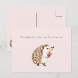 Cartão Postal Pensando em você Hedgehog Hearts in Hands