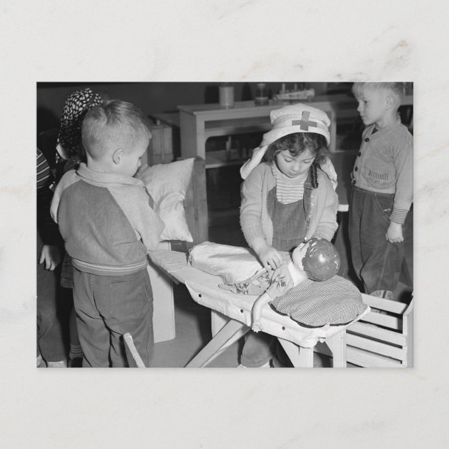 Cartão Postal Pequena Enfermeira, 1943 (Frente)