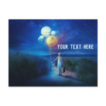 Pequena Garota Segurando Balões de Planeta