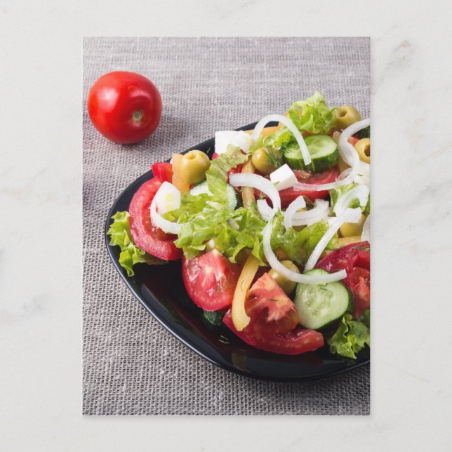 Cartão Postal Pequena tigela de salada feita de vegetais naturai (Frente)