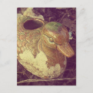 Cartão Postal Pequeno Pinto de Vidro Sentado num Jardim