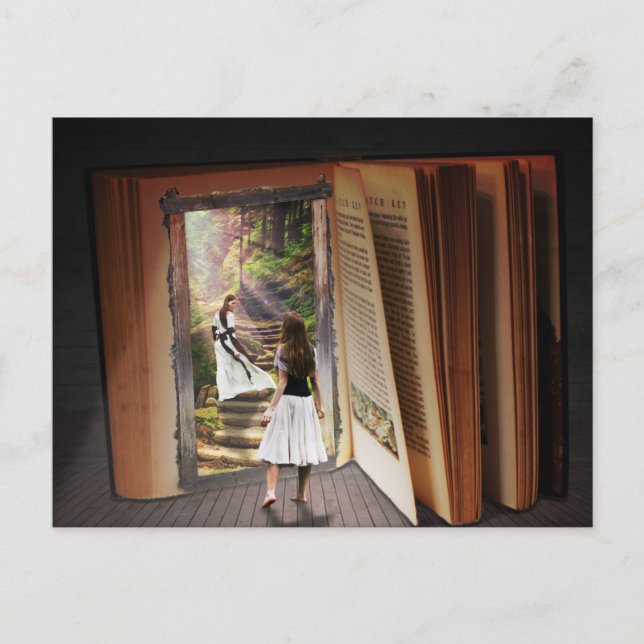 Cartão Postal Perdido na imaginação enquanto lê um livro (Frente)