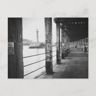 Cartão Postal Pescadores sob o cais de Whitby, Whitby, Yorks.