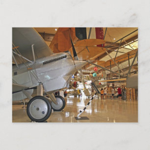Cartão Postal Pessoas visitando o Museu Nacional da Aviação Nava