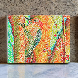 Cartão Postal Pica-pau colorida no mosaico de Tree Faux
