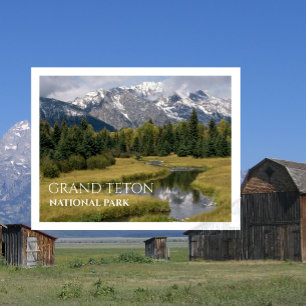 Cartão Postal Picos de montanhas, prado, riacho Grand Teton NP