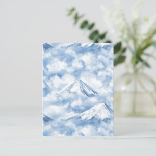 Cartão Postal Picos Nebulosos – Paisagem Montanhosa em Aquarela 