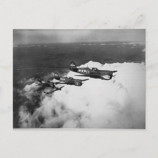 Cartão Postal Pilotos negros em aeronaves de combate P-40 com po (Frente)