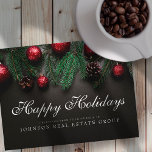 Cartão Postal Pine de Natal Cones | Saudação de Feriados Felizes<br><div class="desc">O logotipo da sua empresa pode ser adicionado aqui: http://www.zazzle.com/selectpartysupplies</div>