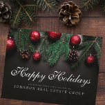 Cartão Postal Pine de Natal Cones | Saudação de Feriados Felizes<br><div class="desc">O logotipo da sua empresa pode ser adicionado aqui: http://www.zazzle.com/selectpartysupplies</div>