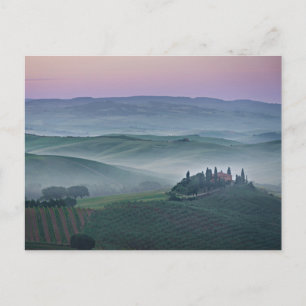 Cartão Postal Pink sunrise sobre a paisagem da Toscânia
