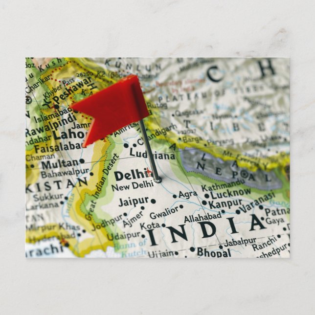 Cartão Postal Pino do mapa colocado em Nova Deli, Índia no mapa; (Frente)