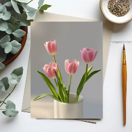 Cartão Postal Pintura Realista de Vaso de Tulipa Rosa