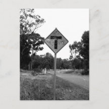 Placa de Shot T' Pieces à beira da estrada