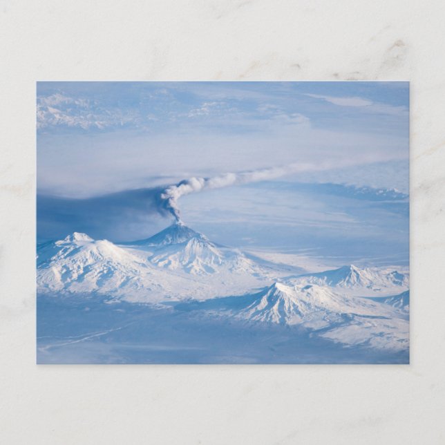 Cartão Postal Pluma Emanando Do Vulcão Kliuchevskoi. (Frente)