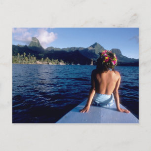 Cartão Postal Polinésia Francesa, Moorea. Mulher desfrutando da 