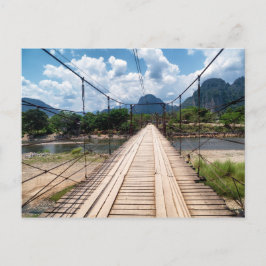 Cartão Postal Ponte de suspensão de madeira sobre o rio Vang Vie