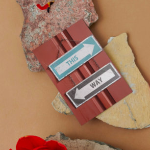 Cartão Postal Por Aqui - Por Que Caminho? Sinais de ruas confuso